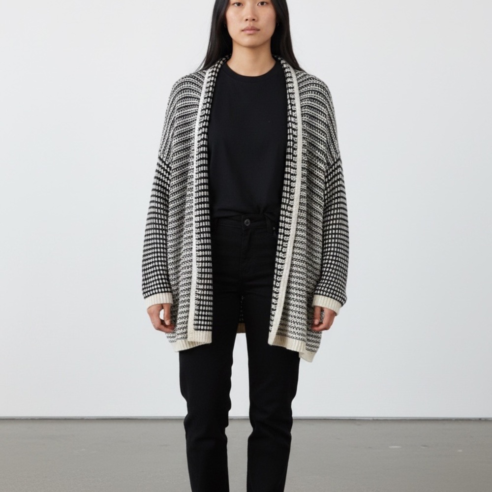 torrid Black & White Geometric Knit Open-Front Cardigan ✨